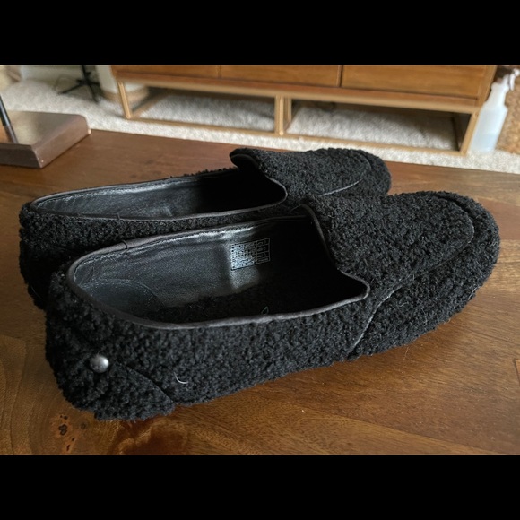 Ugg Flats Size 10 EUC - Picture 4 of 5